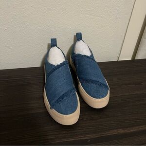 Aerosoles Brighton blue fringe denim slip-on sneakers 7.5  Boho Chic Casual NWT